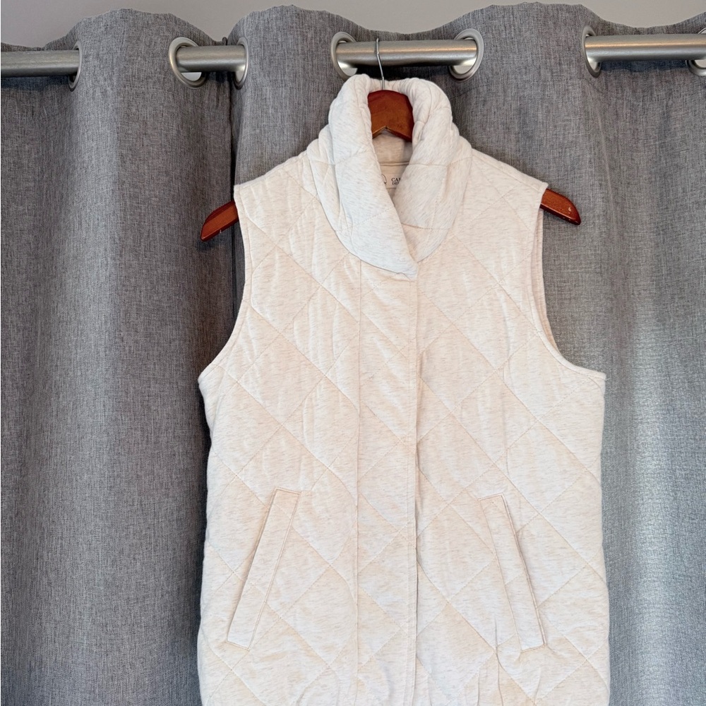 Carve Quilted Sleeveless Vest in Cream